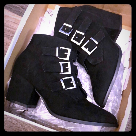 BAMBOO Shoes - *BRAND NEW* Black/Silver Buckeled Bootie